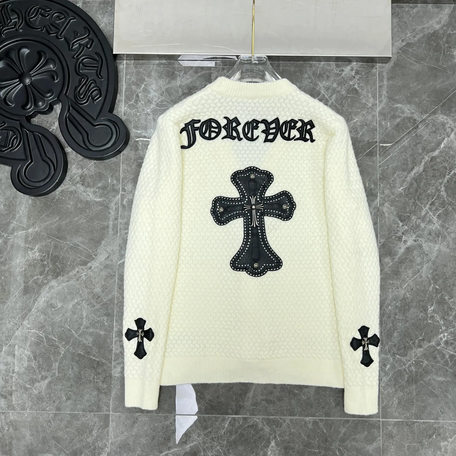 P300 Chrome Hearts 🍁Sweater series🍁 Autumn and winter Sanskrit cross V-neck cardigan sweater Selected high-quality wool blended knitted high-weight fabrics Heavy cross sheepskin leather crafts Customized silver-proof buckle ➕Three-dimensional Sanskrit embroidery Non-market ordinary version 🏷Three standards complete🏷 🌈Recommended colors: black white gray🌈